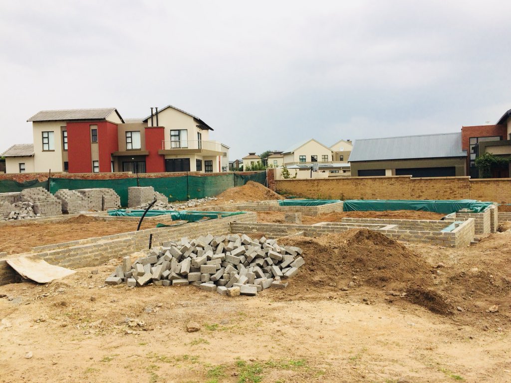 highyardsinvest's tweet photo. #copperleafgolfandcountryestate
We Have #buildingpackages Available!
Build your own #familyhome straight from the developer and save hundreds of thousands on transfer cost!
#investment #property #architecture #design #designyourown #development #highyardsinvestments https://t.co/Lsn8BU0cdn