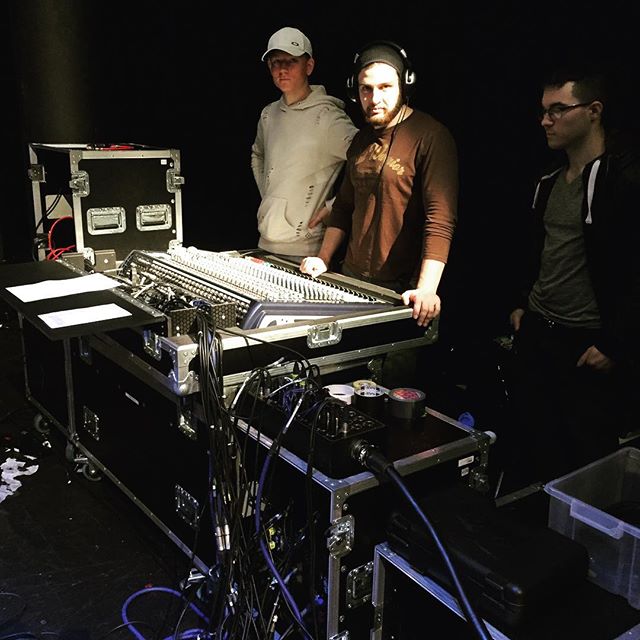 USWMusic_Sound's tweet photo. 1st year BSc students getting serious about sound https://t.co/LHA1v5hNwP