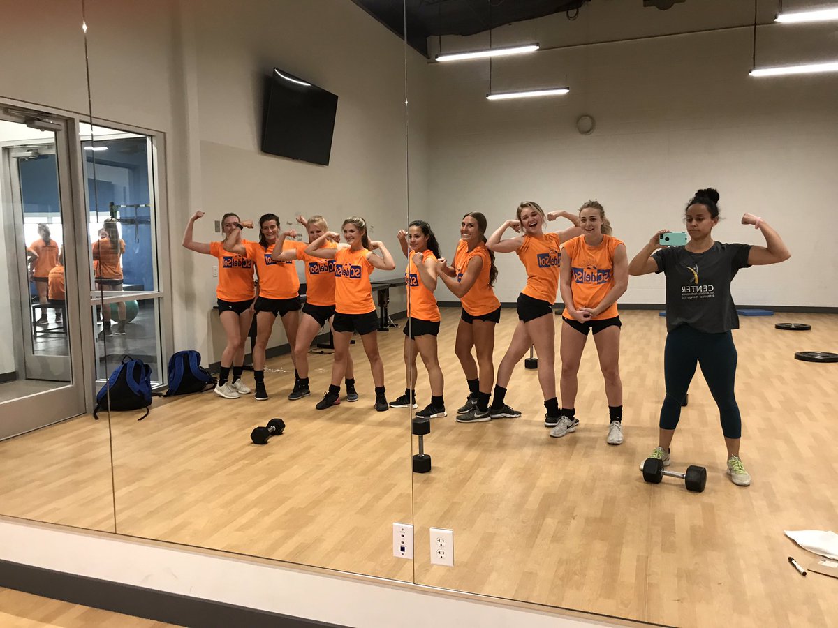 oazperformance's tweet photo. 00's @SCdelSol DA 1 flexing between sets. Coach joins for the gram! 💪🏽
#rebuildingchampions #cappt #capptaz #scdelsol https://t.co/UkpWSaAI38