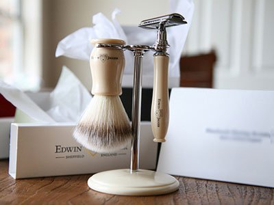 SpiritWineBeer's tweet photo. I rasoi Edwin Jagger e l'edizione limitata Kelvin https://t.co/qczM5l6xNn    #rasoiosicurezza #closedcomb #EdwinJagger  #EdwinJaggerKelvin #sbarbata #vintage #vintagestyle #rasoio #rasatura #barberia #rasaturatradizionale #wetshaving #shave #barba  #shavingsoap #rasoioepennello💈 https://t.co/pqq8aip4dp