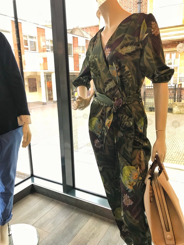 JoPenhaligon's tweet image. Learning all about #Spring style tonight, loving this jumpsuit! #HaySpring @Princesshay @chillatlloyds @ManorMagazine