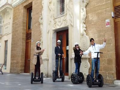 Ofertaza: Ruta guiada en segway para una o dos personas desde 19 € planwatcher.com/oferta/ruta-gu…