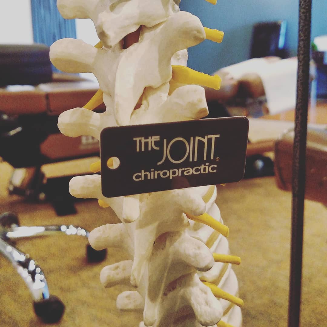 TheJointNC's tweet image. Did you know: Chiropractic comes from the Greek words cheir (hand) &amp;amp; praktos (done), loosely translating to &quot;done by hand&quot;✋ #wednesdaywisdom #facts #manualmanipulation #chiropractic #thejointchiropractic #thejointmorrisville #MorrisvilleNC #holistichealth #wellnesswednesday