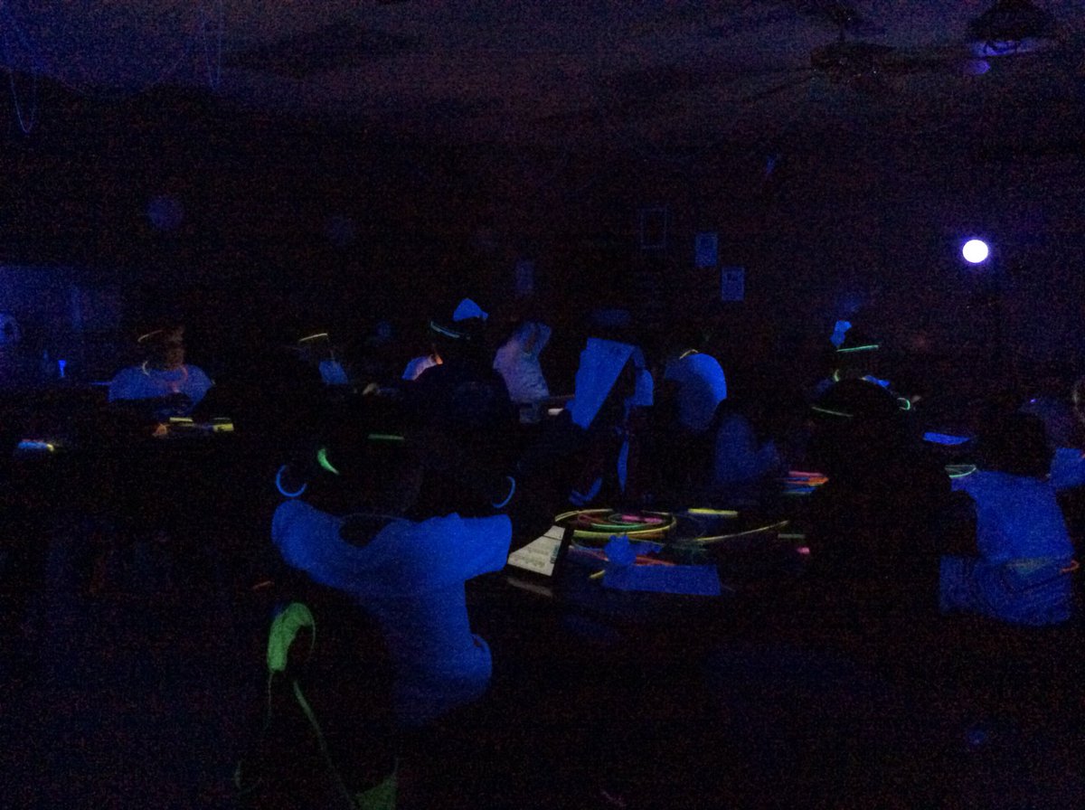 CDrake1980's tweet photo. Glow light review party! We are ready to celebrate our success! @LampasasHSE #celebrate2017 https://t.co/pnj4n9LHpa
