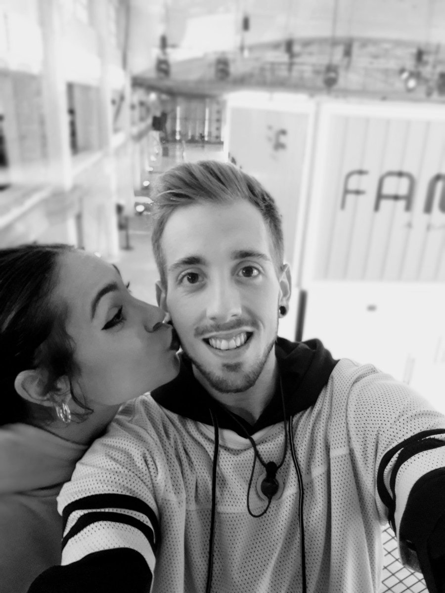 Adrian_FAB18's tweet photo. Mucho amor para mi @Julia_FAB18 💙  #FamaABailar4A https://t.co/Xj3778ULZB