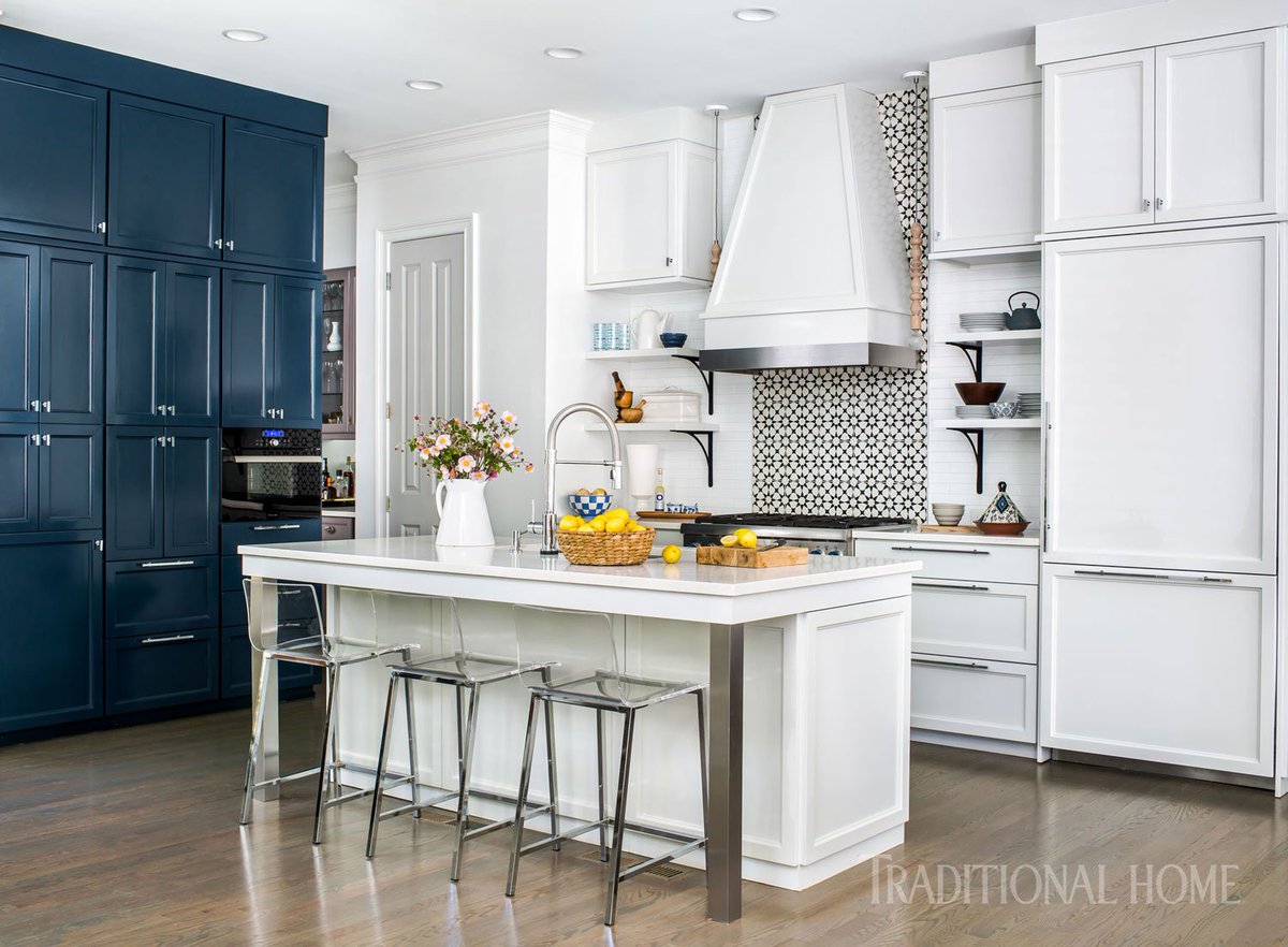 ljwillisdesigns's tweet photo. A1. Love the streamlined, minimalist look of #modern #kitchendesign and hidden #appliances! #KBTribeChat #favoriteelement #ilihildalgo-nilsson #luxurykitchen https://t.co/8yMo5q3TTk