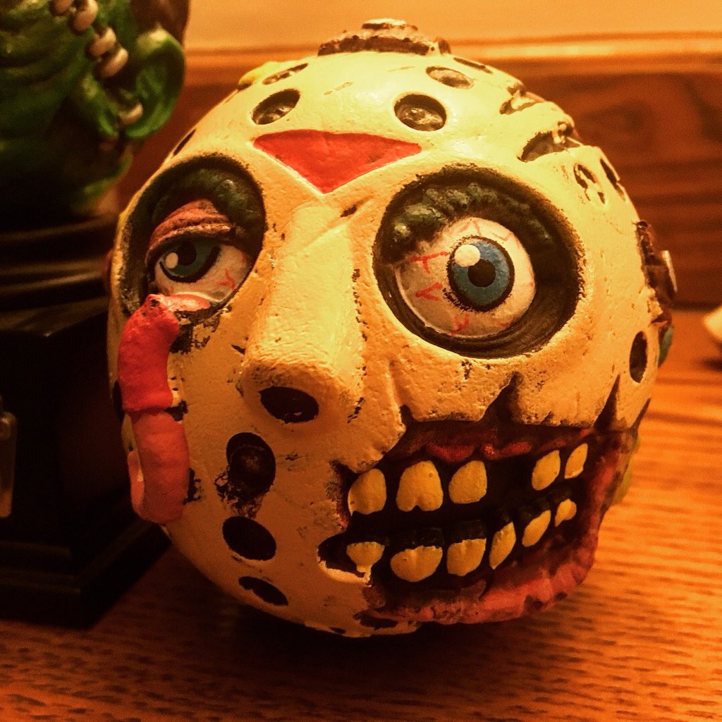 GarbageBarf's tweet photo. Got a couple buddies to hang out with my Mondo Slobulus Madball Vinyl Figure #madballs #slobulus #mondotees #fridaythe13th #jason  #alien #facehugger https://t.co/uKPZlwXkZe