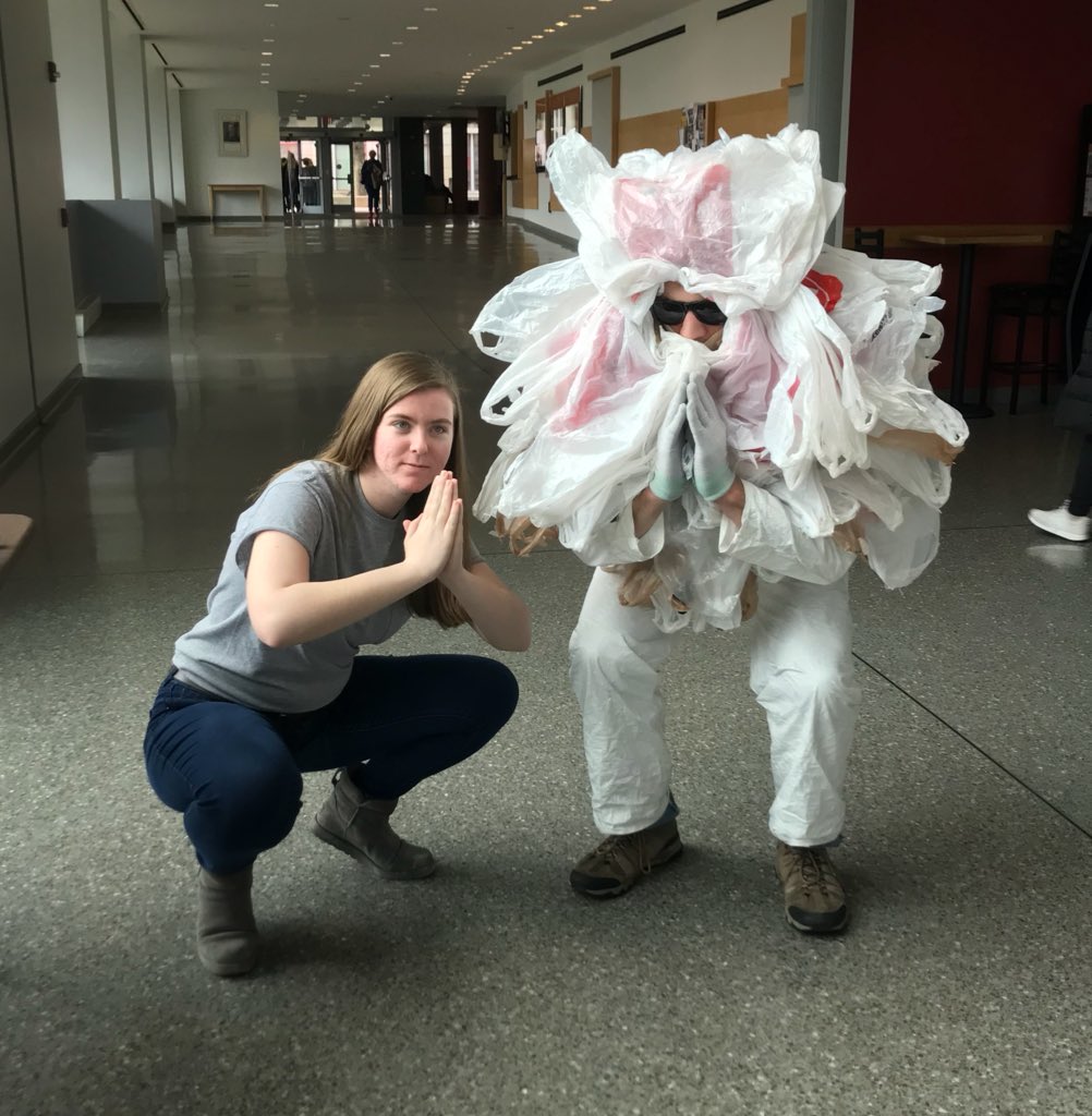 WP_GreenTeam's tweet photo. Namaste Trashbag Monster. Namaste. #wpgreen https://t.co/Btbtqk7Ydx