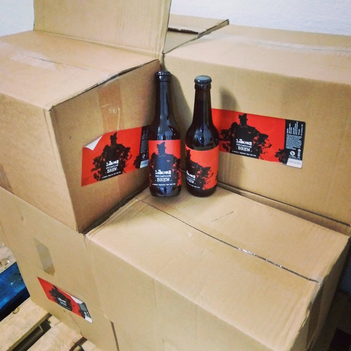 Menuda sorpresa  más agradable el encontrarse con una remesa sorpresa de #laBIRRAcollective cuando apenas quedaban unidades... No sé vosotr@s, pero el mundo cervecil está dando palmas y corriendo a <a href="/clubvivalabirra/">vivalabirra</a> a por sus botellas!