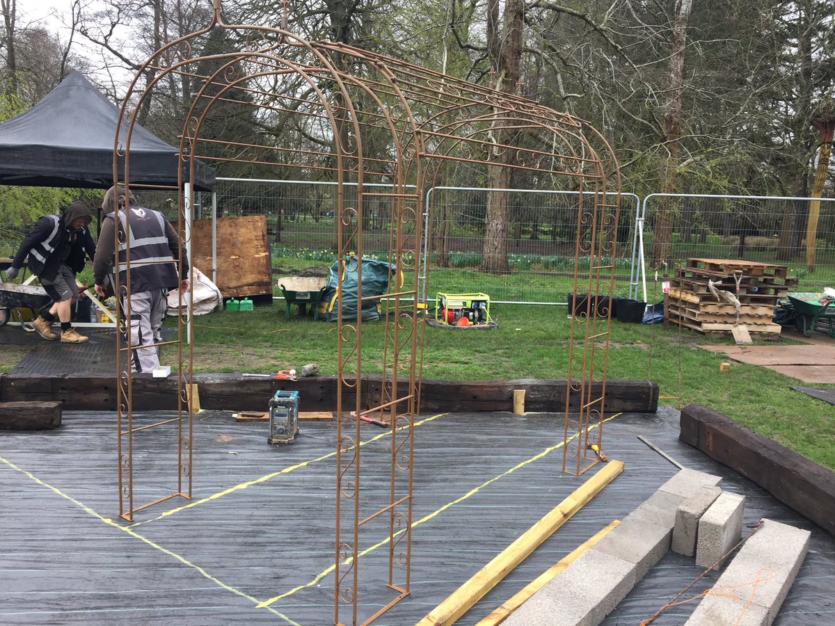 PamCreedGD's tweet photo. End of Day 2. Phew! Almost all materials now on site. Lovely old bricks and the pergola is up. Thanks Jamie &amp; Andrew for being so organised! https://t.co/lp0DjqRTL4