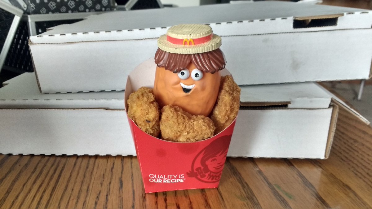 AdvMightyNugget's tweet photo. Do you think @Wendys would notice this #McNugget mixed with their #ChickenNuggets?

#McNuggetBuddies #McFun #IWontTellIfYouDont https://t.co/uulQN2NmEF
