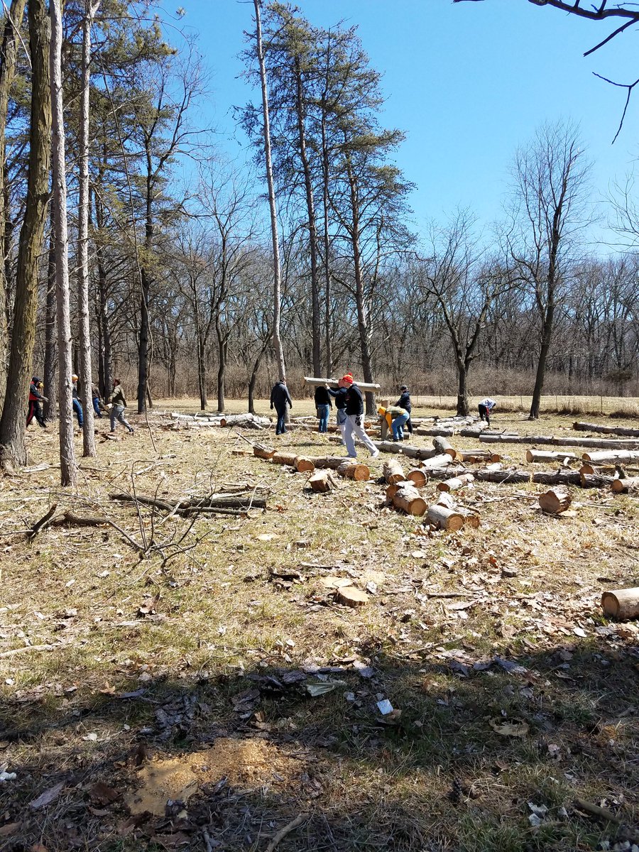 CoachJeffJudge's tweet photo. #CampusDay #SimpsonFootball #WesleyWoods #CommunityService https://t.co/toDSoyNAvr