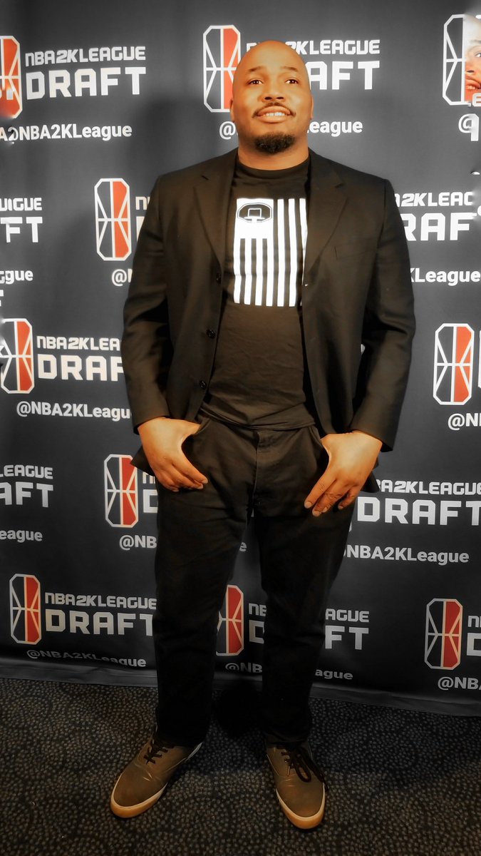 BoomtownFitness's tweet image. @blacktopbasics 
Working this @nba2k draft blue carpet! 
#photography 
#photojournalism 
#RespectMag 
#basketballsociety 
#HouseOfBooM 
#Staytuned