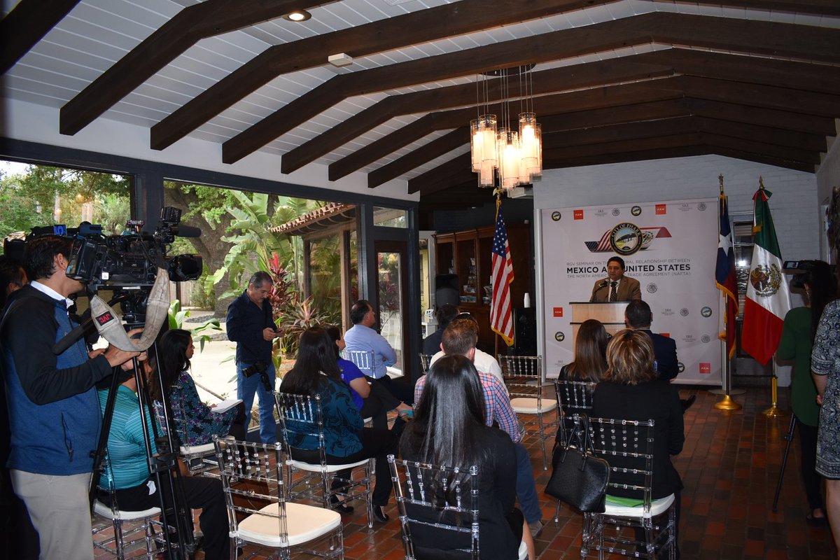ConsulMexMAC's tweet photo. Conferencia de prensa "Seminario del RGV sobre la relación bilateral México - Estados Unidos: el Tratado de Libre Comercio de América del Norte (TLCAN)", próximo a realizarse. Participaron Cónsules de México y Estados Unidos y Presidente de la AEM-RGV  @egbernalm @aemrgv @PharrTx https://t.co/tFThDbM1Gh