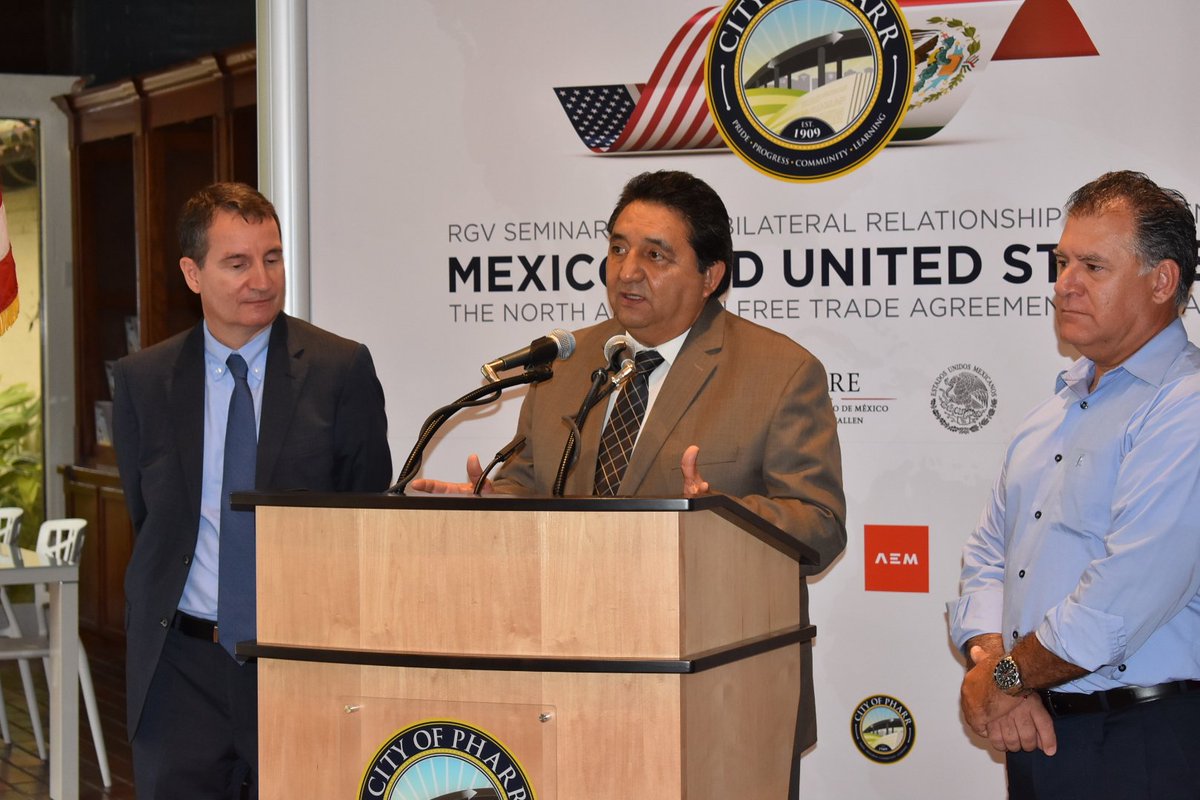 ConsulMexMAC's tweet photo. Conferencia de prensa "Seminario del RGV sobre la relación bilateral México - Estados Unidos: el Tratado de Libre Comercio de América del Norte (TLCAN)", próximo a realizarse. Participaron Cónsules de México y Estados Unidos y Presidente de la AEM-RGV  @egbernalm @aemrgv @PharrTx https://t.co/tFThDbM1Gh