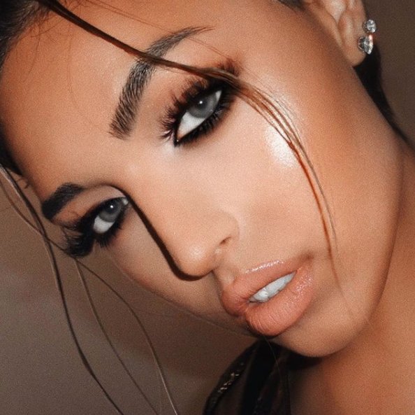 ContourCosmetic's tweet photo. Flawless ๐ ๐๐ฎ๐ต๐ต๐ช ๐น wears our cream contour palette ๐ซ #ContourCelfie https://t.co/KkSRNTqCOX