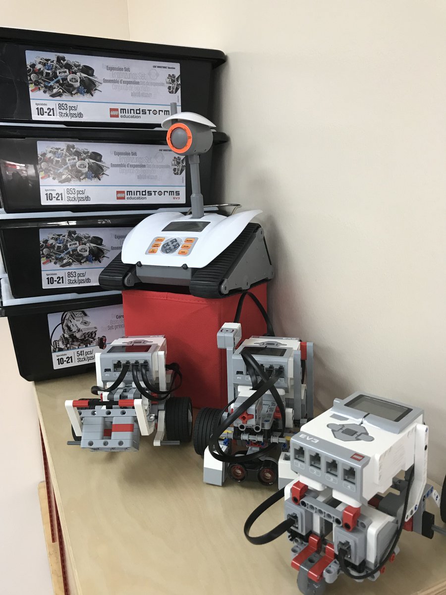 hsihgate's tweet photo. We like robots! https://t.co/R8xZfcYS1i