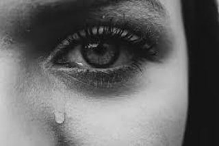 لا تدعني أعتاد غيابك ،💌
داهمني برسالة فارغة إن لزم الأمر..💔🚶