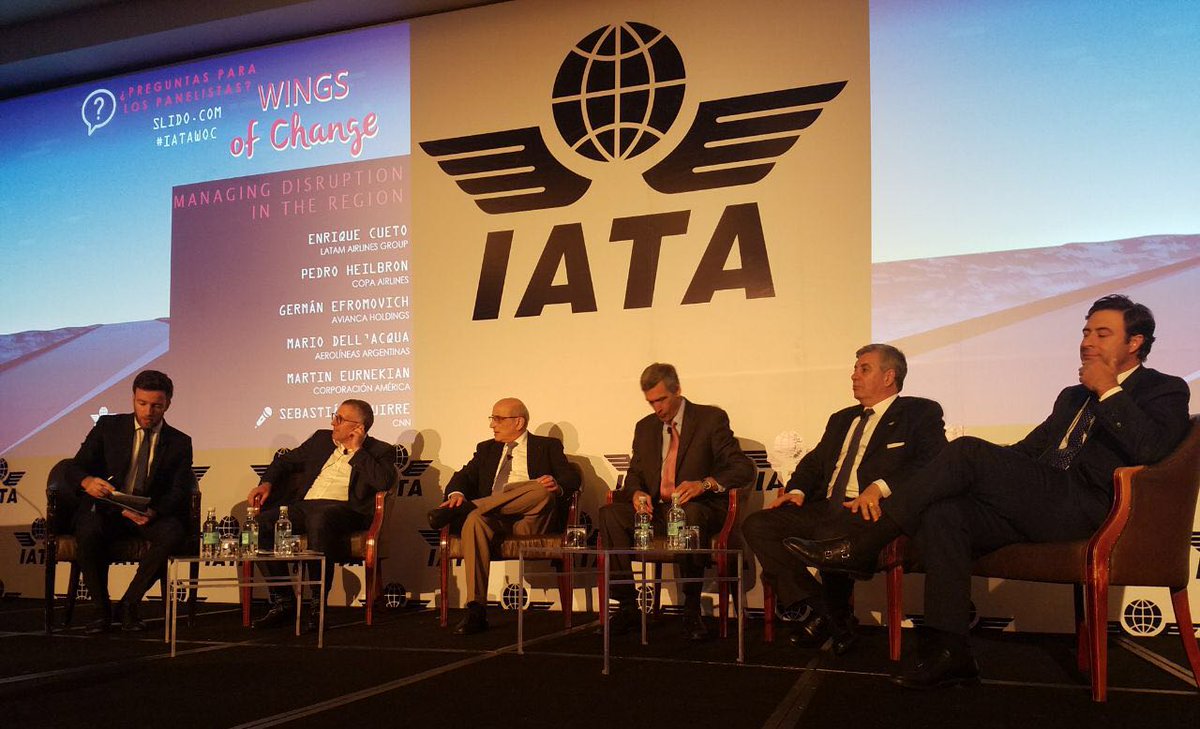 Debatiendo los desafíos del crecimiento del sector aerocomercial en América Latina en el evento de #WingsOfChange2018 organizado por <a href="/IATA/">IATA</a> en Santiago de Chile.