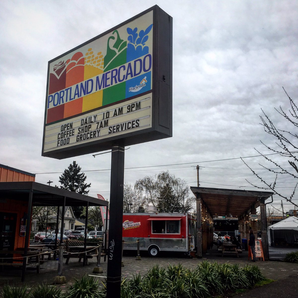 tylerguitar's tweet photo. Happy Bellies and brand-new @OfficialACDelco battery in the van. Go Portland. Thanks @goodfootlounge rumor has it we'll be back end of June. @GrantFarm Rolling to #ApplegateRiverLodge tonight! #KissTheGround #GF2018 #MarchWindsTour #Farmily https://t.co/6v9udffQsA