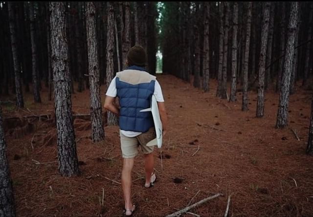 earth_runners_'s tweet photo. Surf's up?? Photo via @Sterlingspencer 🤙🏽
.
.
.
.
#surfing #forestbathing #vegan #veganfashion #veganclothing #sustainablefashion #barefoot #barefoothiking #surfsup #surfer #getpitted #saltylife #earthing #grounding #grounded #crueltyfree #plantbased #adventurethatislife #ex… https://t.co/JatRfhDclL