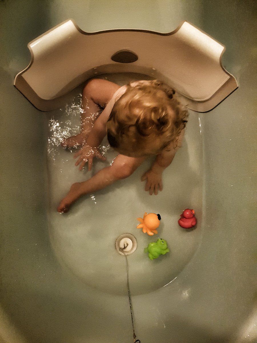thebirdthebeard's tweet image. How we're bathing our baby in the drought: a review of the #Babydam: wp.me/p960lk-7B
#samomblogger #bloggercafe #bathtime