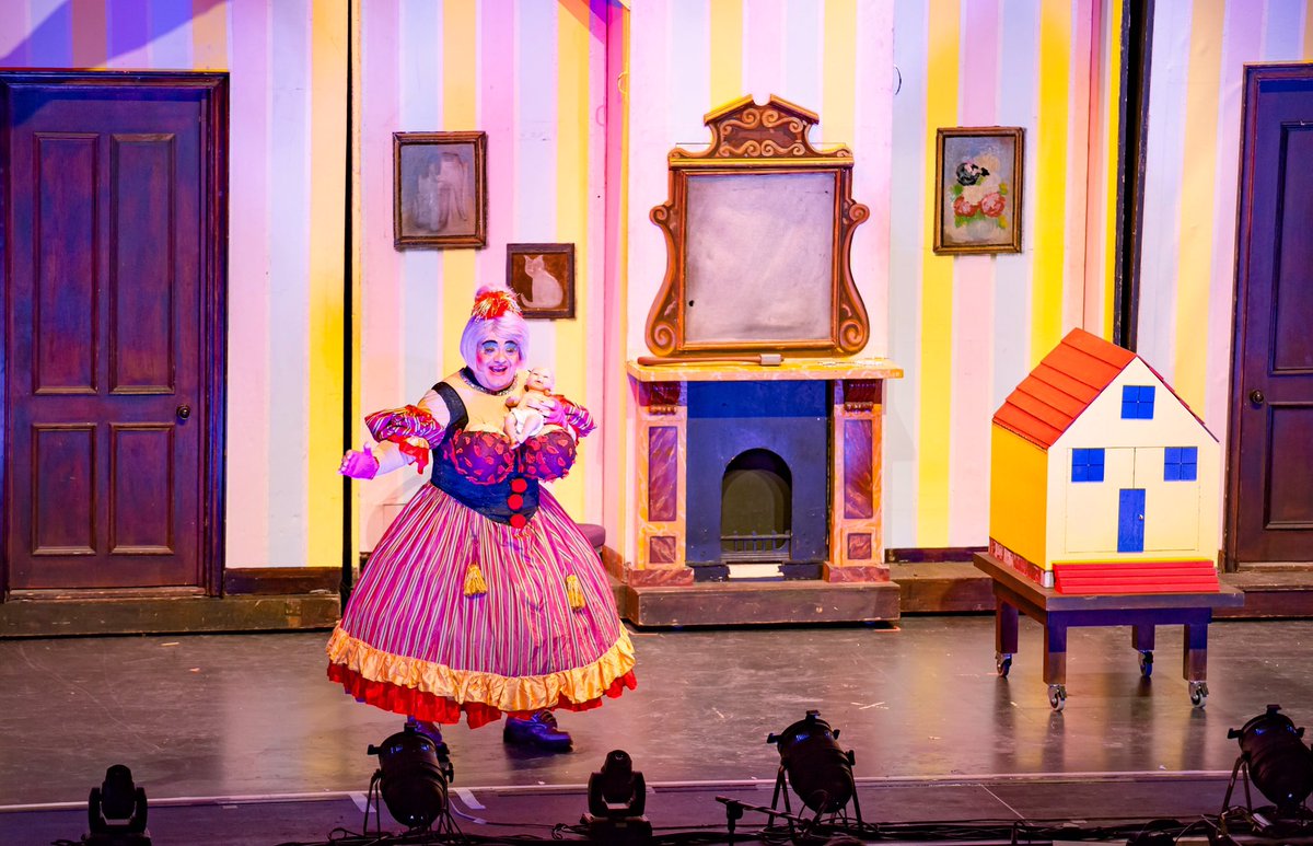 easterpantotour's tweet photo. @bridadvertiser ALICE IN WONDERLAND We're delighted to bring our Easter panto to @bridspa 
On 6th April only! Starring @ashleighnsully Leslie Ash and @DaveBensonPhill 
Book now: https://t.co/JXoTL6hBVq
Pls RT https://t.co/t9awiYipRK