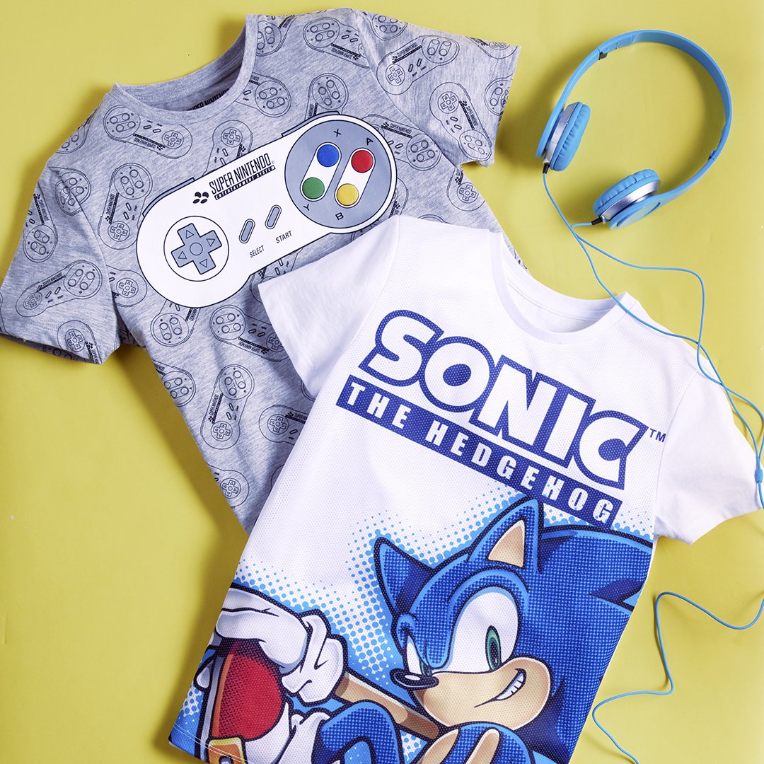 oficial Ficticio Púrpura Sonic Paradise on Twitter: "Las tiendas españolas de Primark están  vendiendo una nueva camiseta oficial de Sonic, por solo 8€  https://t.co/u547Z5Slpo" / Twitter