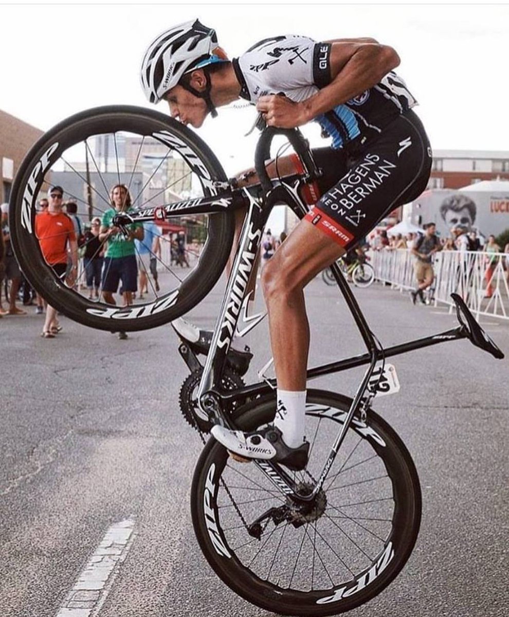 runner_kit's tweet image. Quién a intentando esto? 
Y el😘  al suelo..🙈🙈
#ciclismo #carreras #bike 
ow.ly/ciclismo