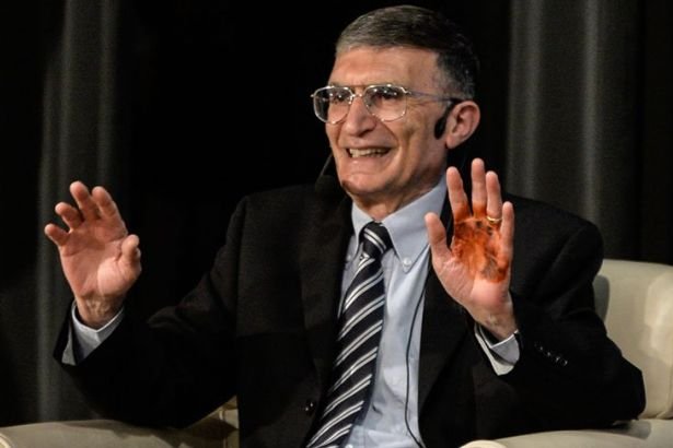 Aziz Sancar neyin reklamını yaptığının farkında mı? haber.sol.org.tr/bilim/aziz-san…