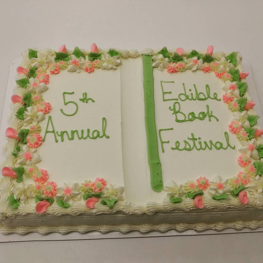 CSWritersatWork's tweet image. The @chattstatelibrary&apos;s 5th annual Edible Book Festival was outstanding! Congrats to Makenzie Forrest for winning Author&apos;s Choice for her Southern Gothic wedding cake. #CSWritersAtWork