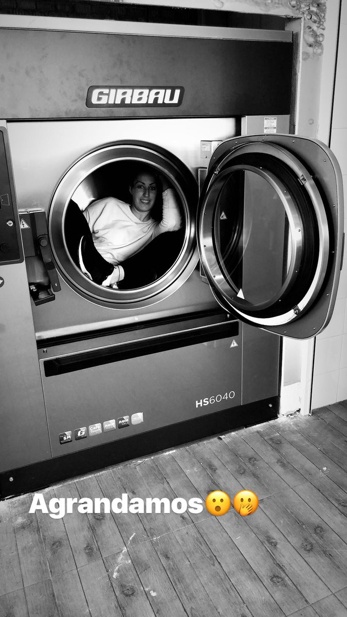Hoy entregamos nueva lavadora HS-6040 y nuestra cliente no ha podido evitar probarla
😂😂😂
¡ Nos encanta que nuestros clientes presuman de los equipos <a href="/GirbauGroup/">Girbau</a>!
#lavandería