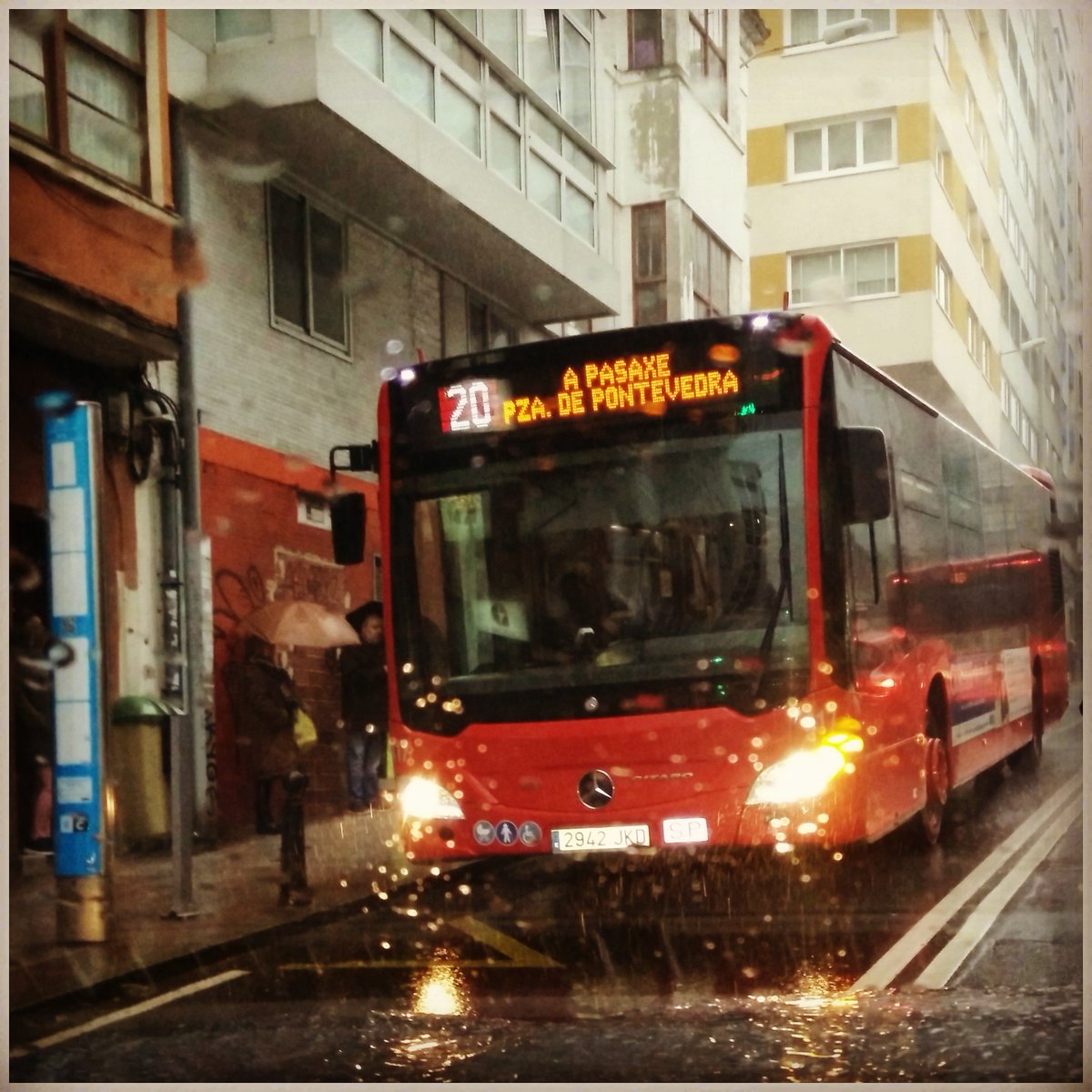 BlogBusurbano's tweet image. Foi moito chover onte na #Coruña...!

#InstagramBusurbano:

El #Bus417, en #Lín20, bajando por la Avenida de #Finisterre, en la #Par234.

#MercedesBenz #CitaroC2 #Rojo #Lluvia #Movilidad 

instagram.com/p/BhHv4TEAjSQ/