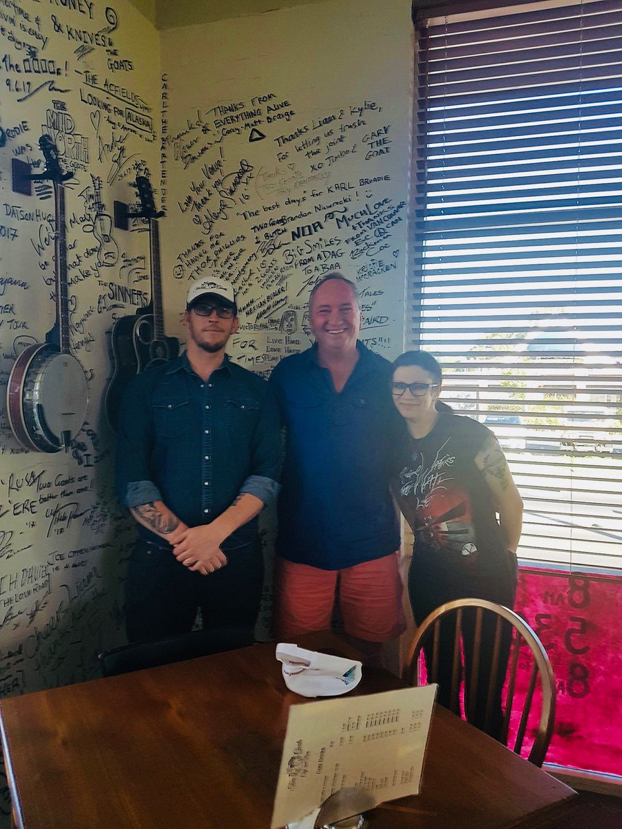 AuthorTvdK's tweet photo. Boss and I rubbing shoulders with former #deputypm at work today! #Canberra #barnabyjoyce #NewEngland #politicians https://t.co/HksfmGEJlT