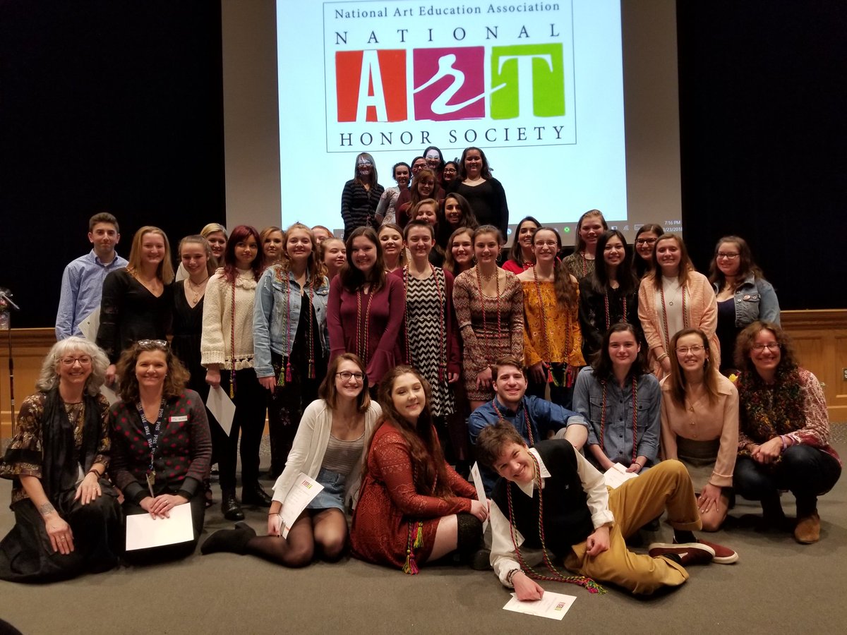 FranklinPSart's tweet photo. FRANKLIN HS National Art Honor Society! Our first induction was a marvelous success - an evening of art and achievement shared with our students and their families.

Thank you, Ms. Edson, for taking the lead and making this happen. @FranklinHS @FranklinPSNews @FHS_PCC https://t.co/BMV3l9Mp3K