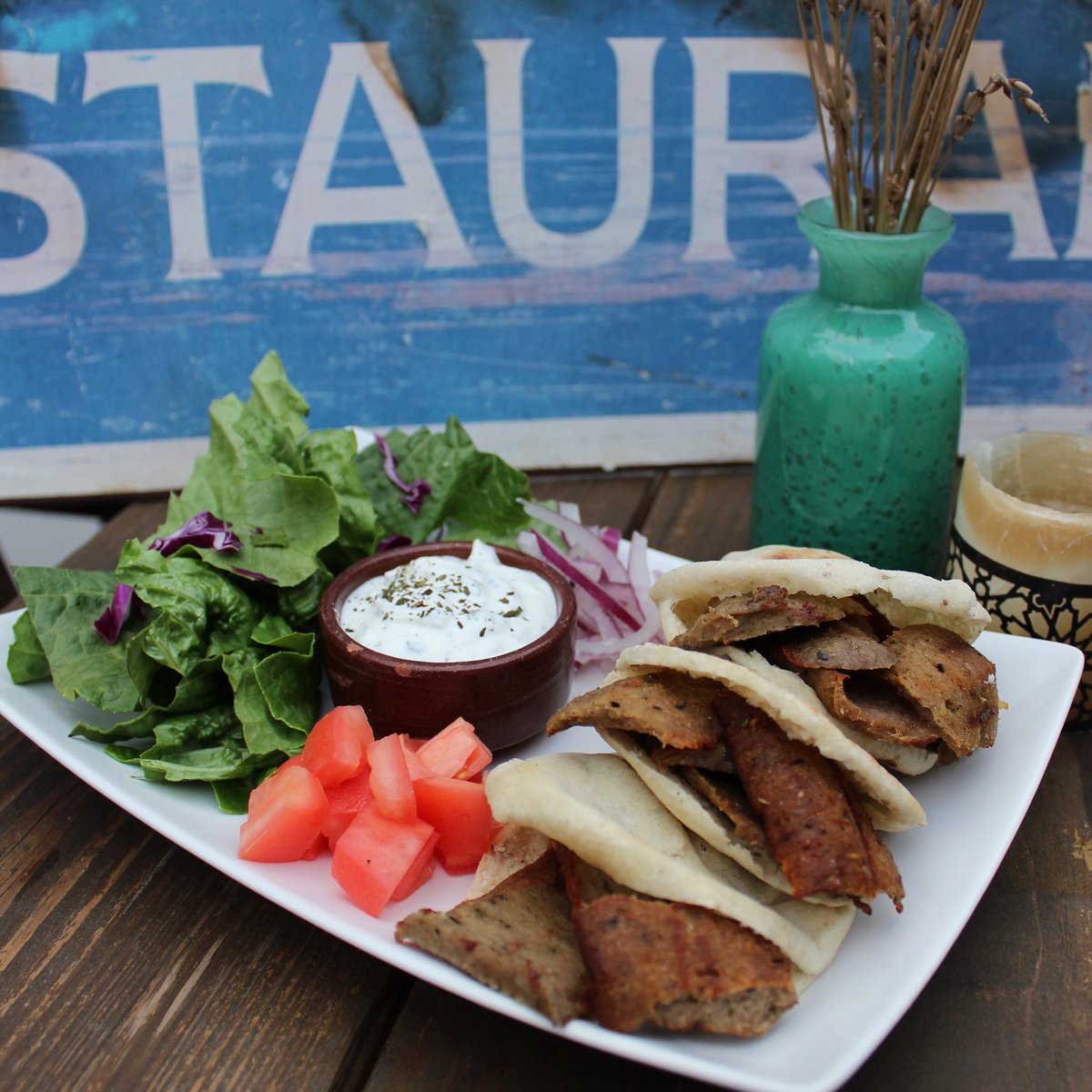 MinasMiami's tweet image. Happy hour small bites make for a great start to the weekend!!