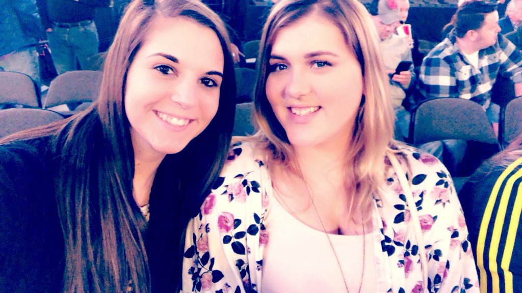 Time for Alan Jackson!! #HonkyTonkHighway #HuningtonCenter