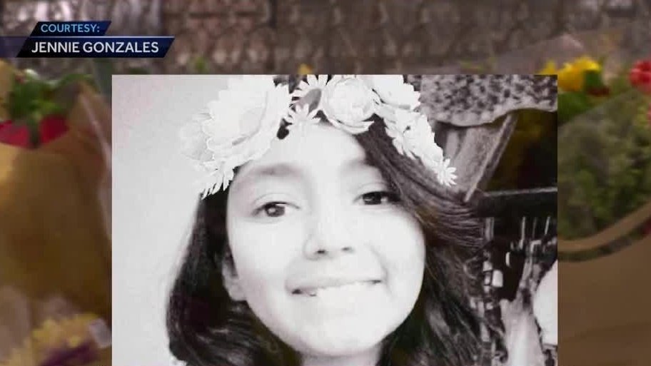 koat7news's tweet image. 12-year-old girl killed in tragic crosswalk accident dlvr.it/QMB3mM