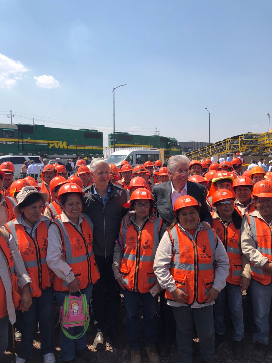 PetSCT's tweet photo. En el Estado estuvo presente el Secretario Gerardo Ruiz Esparza y el gobernador Alfredo del Mazo Maza, para llevar la inauguración de la vía Ferraría al NAIM y el tronque peñón_texcoco y del edifico (CICOP), es una herramienta importante en construcción del Nuevo Aeropuerto. https://t.co/5qRaYYNRBY