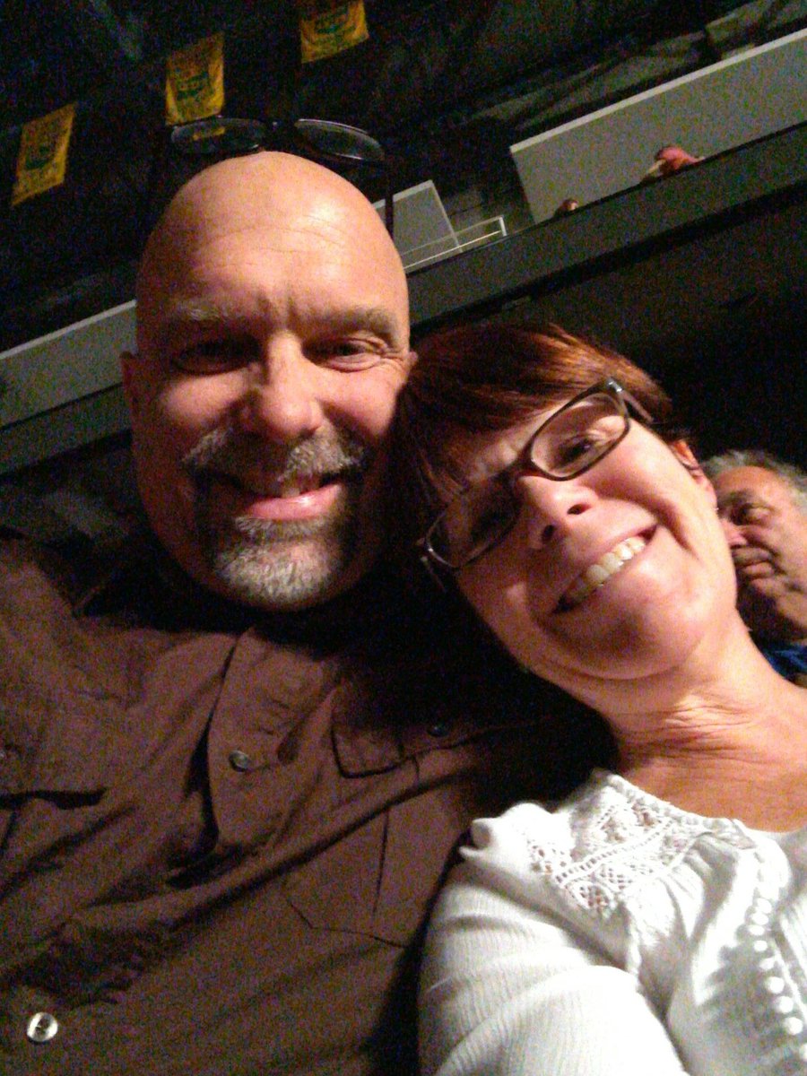 Having a great night with country music  #honkytonkhighway #Huntingtoncenter @officialAllanJackson