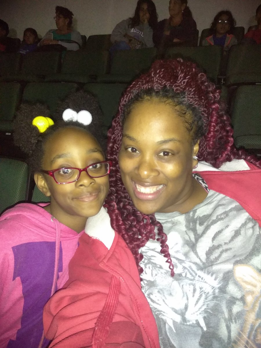 Shadaek12's tweet photo. #SmileForHockey sec 102 row O seat 14 15 https://t.co/fjxujdy38S