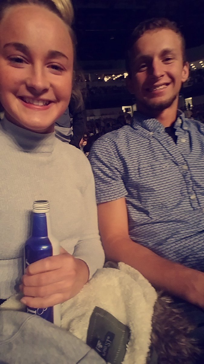 joyceyoder99's tweet image. #honkytonkhighway 😄