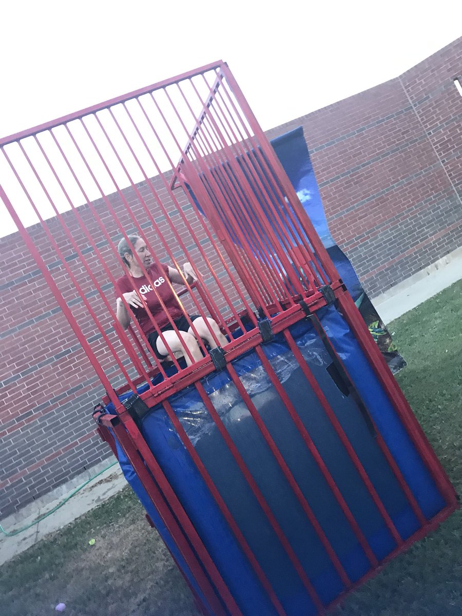 AultElem's tweet photo. We have some of the best teachers ever at Ault! #TeamAult #itisfreezing #dunkingbooth https://t.co/hR2Vs9aAJJ