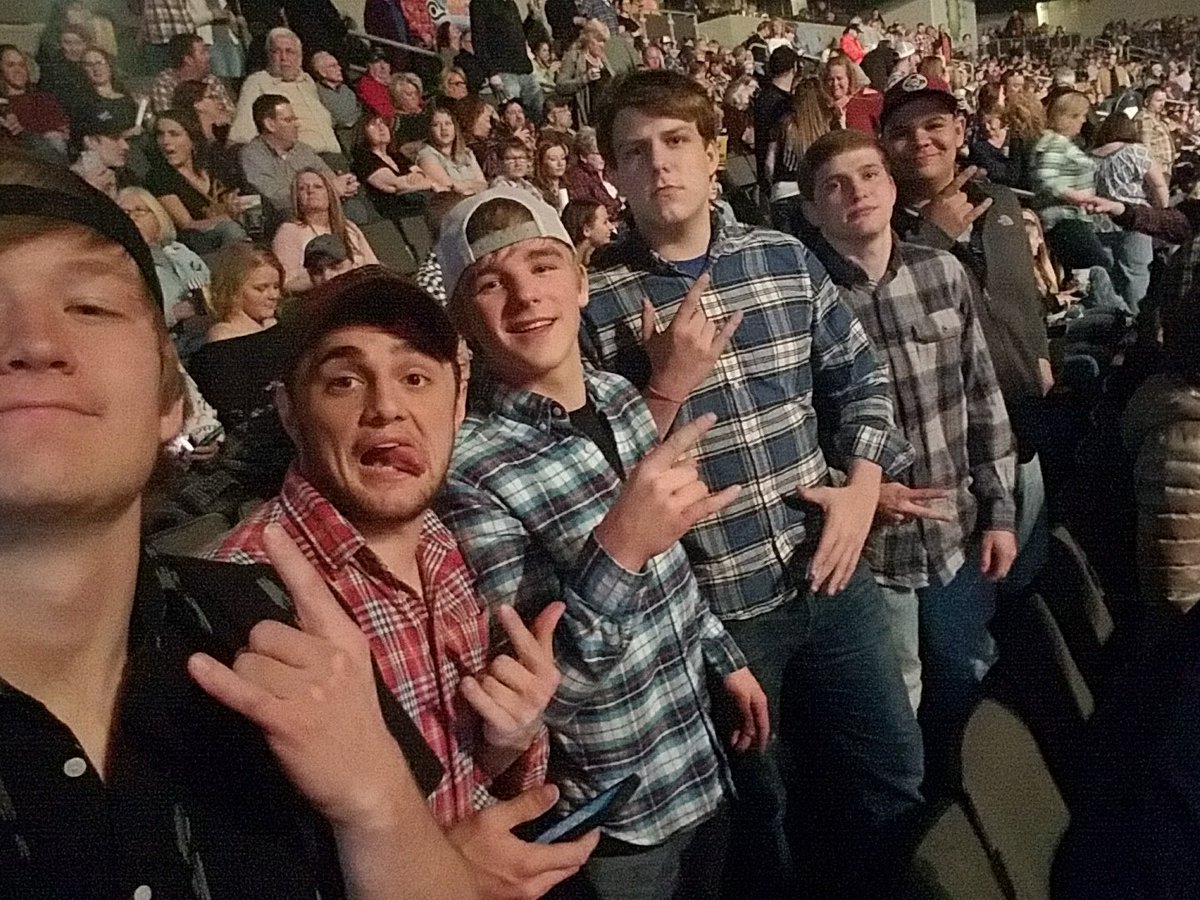 #HonkyTonkHighway with the bois🤘