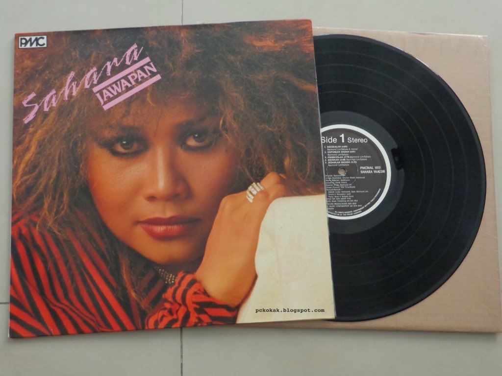 LagendaRock's tweet photo. Sahara Yaacob yang digelar Tina Turner Malaysia adalah artis pertama yang mewarnakan rambut di Malaysia,sehingga beliau tidak dibenarkan menyanyi dan membuat persembahan. https://t.co/O7vEGZesCd