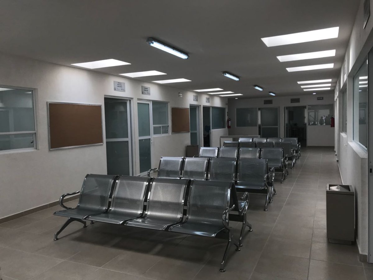 DrIranSuarez's tweet photo. Hoy inauguramos el Centro de salud de Soledad de Doblado, al lado del Sr. Gobernador @YoconYunes con una inversión de 17 Millones de pesos lo rehabilitamos totalmente, beneficiando a 2 municipios y 42 comunidades con un total de 11,382 habitantes.
#ElCambioSeVeEnSalud. https://t.co/eMuAxYF0V5