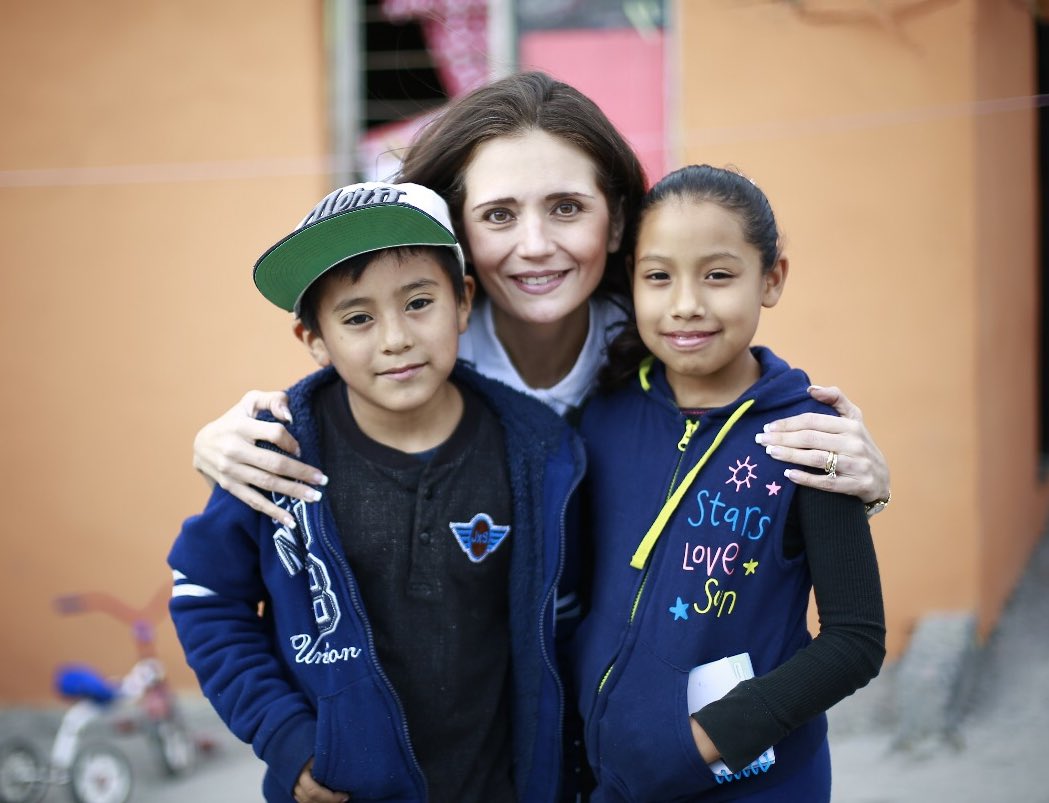 AlhinnaVargas's tweet photo. Acompañé al Alcalde @AdrianDeLaGarza a la Col. Genaro Vázquez en el #Distrito3, a recorrer sus calles en donde se desarrolla el programa #TransformandoMonterrey.
También se llevó a cabo la brigada #BarrioDeMiCorazón ❤️ en la que participaron todas las dependencias municipales. https://t.co/X9htuudJ7v