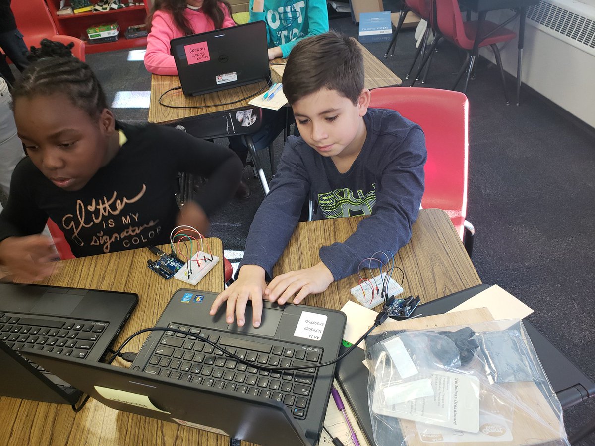 RM20NWES's tweet image. Robotics And Engineering Camp at @northwoods_elem!! @gjrobinson #forLoops #Robotics