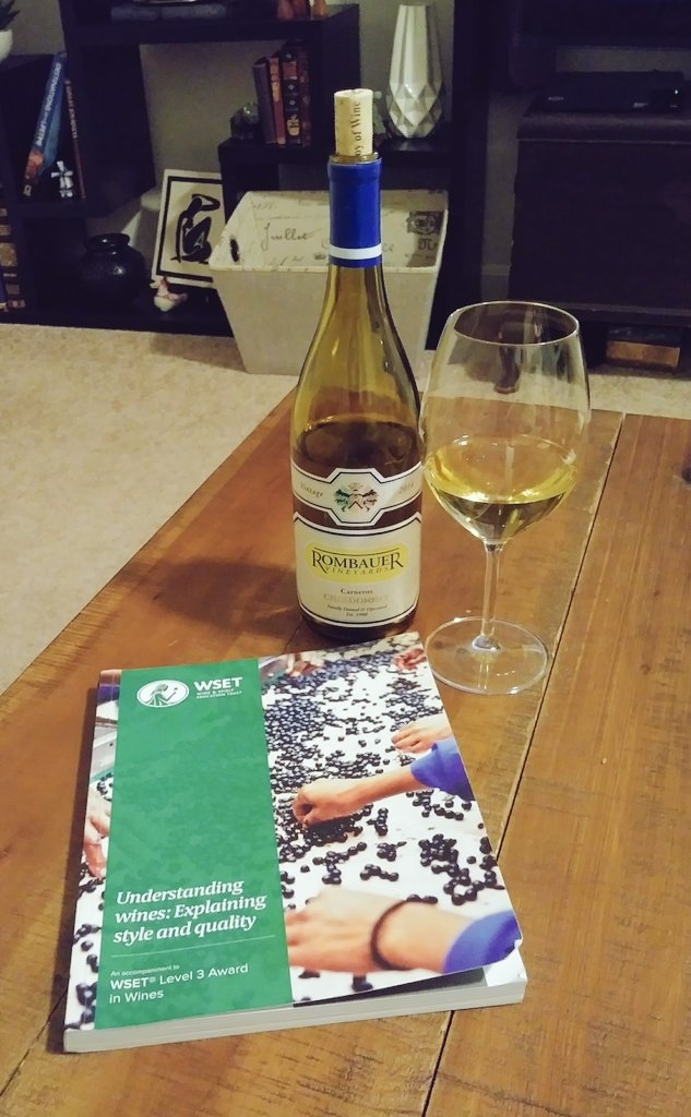 ThatWineFlow's tweet photo. It's me, #Rombauer and my #WSET book tonight 🍷📝📒 #StudentLife https://t.co/kMl1F2rJNF