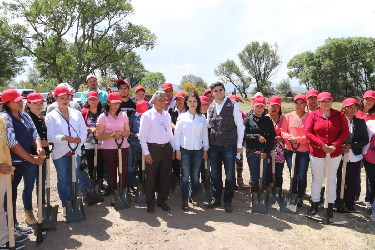 m_horte's tweet photo. @SCT_mx #Tlaxcala arranca el Programa de Empleo Temporal en compañía del Arq Javier Romero Ahuactzi Secretario @Secoduvi_Tlax, en representación del Gobernador del Edo, @MarcoAMena y el Mtro José Roberto Gómez del Villar representante oficial del @PetSCT en el Municipio d Tlaxco https://t.co/8XC7gKfANk